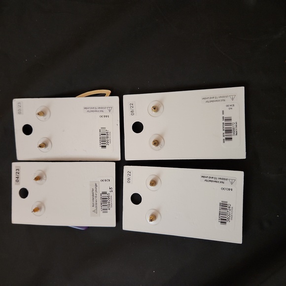 Earrings - Picture 2 of 3